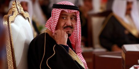 نشر المغرد السعودي "مجتهد" النص الكامل لخطاب أحد أحفاد الملك عبد العزيز، بعنوان "نذير عاجل لكل آل سعود" watan.com