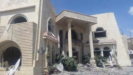 قصف منزل السفير العماني بصنعاء ينذر بأزمة دبلوماسية بين الرياض ومسقط watan.com