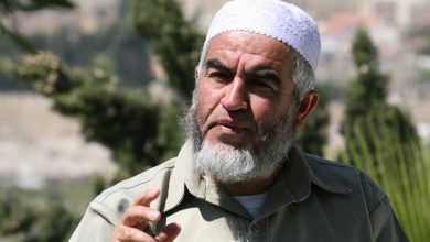 قال الخطيب، في تصريح للأناضول “إن هناك أطراف عربية رسمية، وأطراف أخرى فلسطينية (لم يذكرها) توافقت مع الاحتلال على التقسيم الزماني للمسجد الأقصى”. watan.com