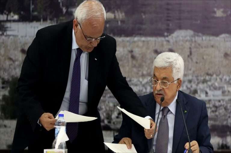 الرئيس الفلسطيني وصائب عريقات watan.com