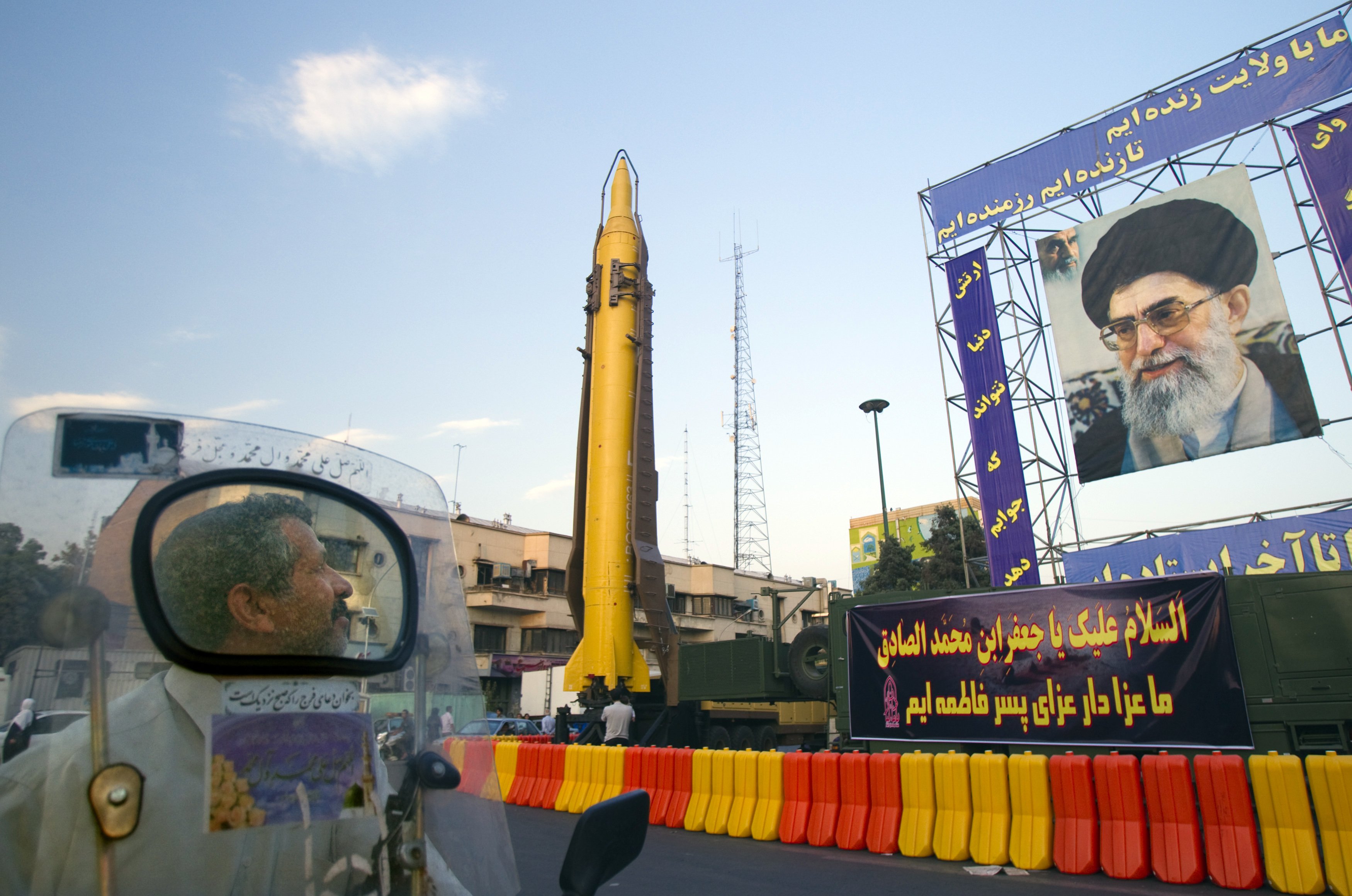 عرض عسكري إيراني