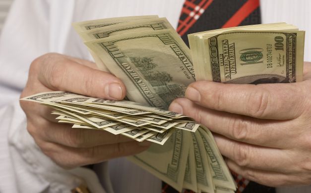 سنغافورى يختلس 35 مليون دوﻻر لدعم زوجته فى الغناء watan.com