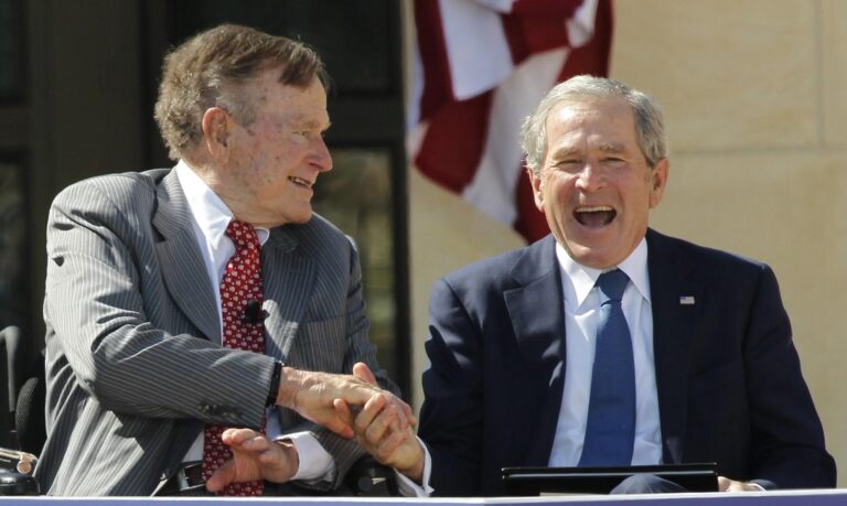 جورج بوش الاب والأبن watan.com
