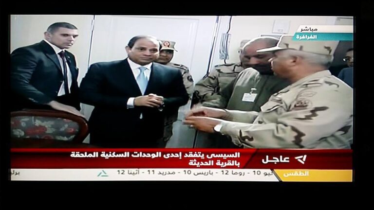 الرئيس المصري خلال زيارة الفرافرة watan.com