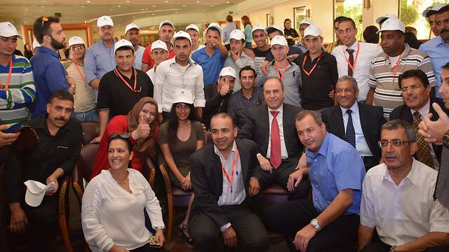 وزير داخلية اسرائيلي المستقيل مع عمالة أردنية watan.com