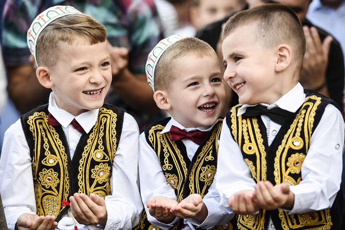 أطفال مسلمين في بريطانيا watan.com