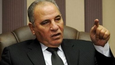 أحمد الزند يؤدي العمرة في الإمارات watan.com