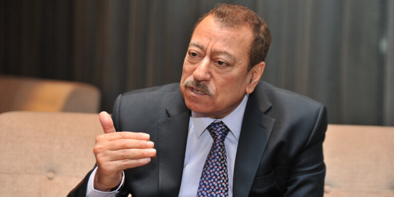 عبد الباري عطوان يقف مع الطغاة watan.com