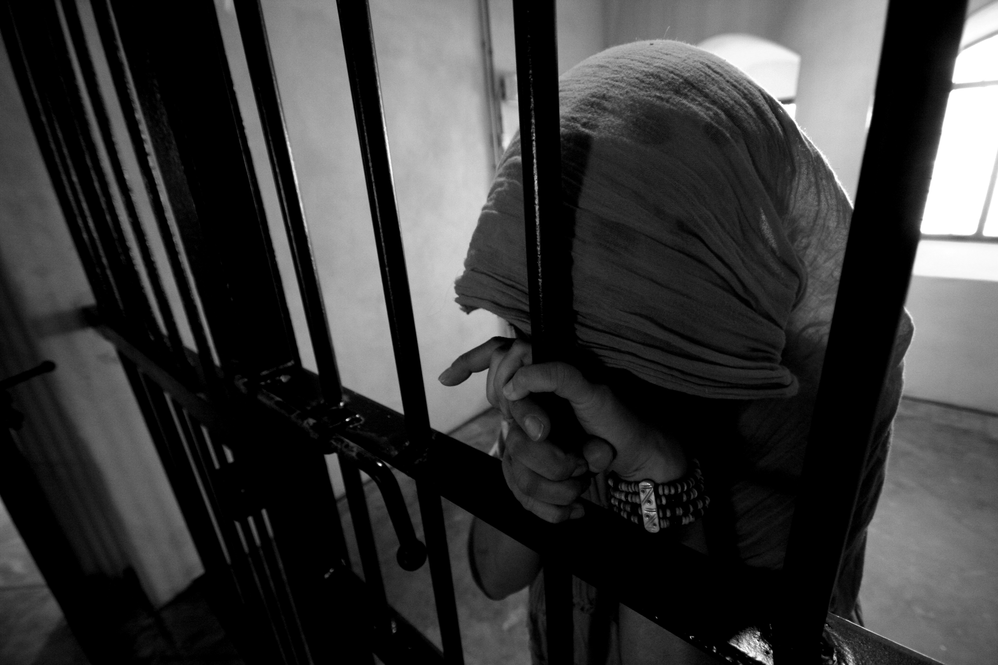 سجينة سبعينية في الكويت ترسل رسالة إستغاثة مؤثرة من سجنها (فيديو) | وطن الدبور