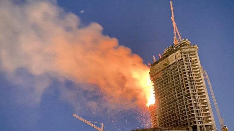 السعودية أفاقت على كارثة صباح الجمعة حريق هائل في برج جدة و صرخات إستغاثة من العمال فيديو وطن الدبور