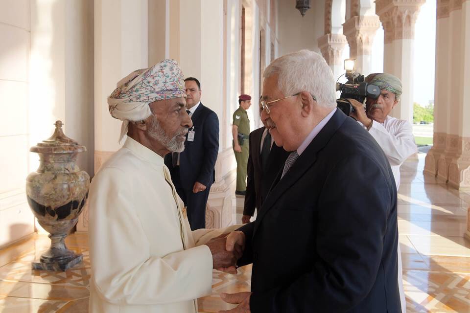سلطان عمان قابوس بن سعيد يستقبل الرئيس الفلسطيني محمود عباس