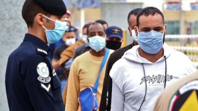 الكويت تسلم ٣ معارضين مصريين إلى الأمن المصري watan.com