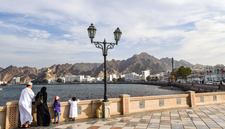 شاهد لأول مرة تلفزيون سلطنة عمان ينشر فيديو عن الوضع الإقتصادي الخطير