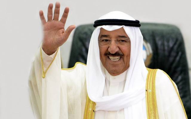 طفل كويتي يهز مواقع التواصل الإجتماعي بما فعله مع امير الكويت الراحل watan.com