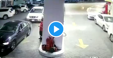 سيدة سعودية تصدم محطة الوقود في جدة
