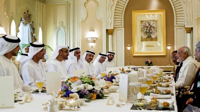 الصلاة في معبد وثني هندوسي watan.com