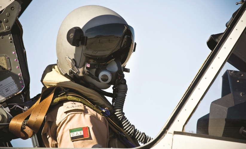 ضابط مخابرات إماراتي يكشف مشاركة الطيران الإماراتي بقصف غزة watan.com