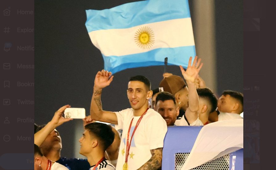 منتخب الأرجنتين يحتفل في قطر بعد الفوز بكأس العالم