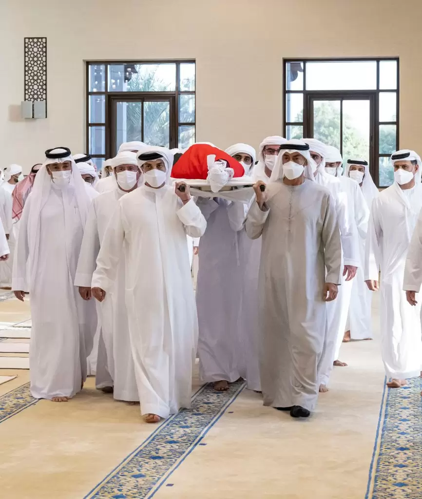  watan.com منذ توليه رئاسة الإمارات رسميا في أيار/مايو 2022 إثر وفاة شقيقه خليفة بن زايد بعد سنوات من تهميشه، امتنع محمد بن زايد عن تعيين بديلا عنه في منصب ولي عهد أبوظبي