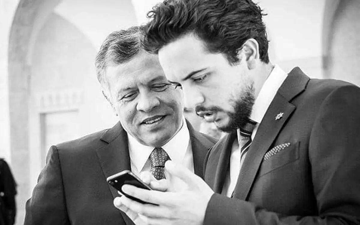 watan.com ولي عهد الأردن يطلب خمس وجبات "فايرفلاي" ويتسلمها بنفسه