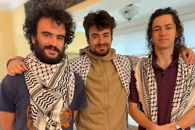 جريمة كراهية بسبب الكوفية الفلسطينية