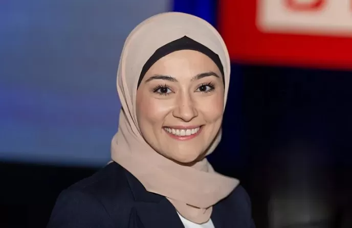 فصل نائبة محجبة